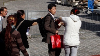 pickpocket in paris